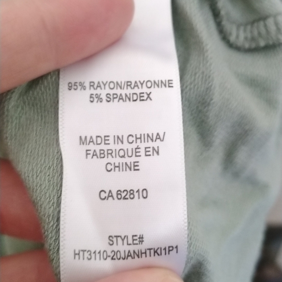 BNWT Ricki's Size XL Long Sleeve Camo Print Top With Backside Button Acc… - Picture 6 of 7